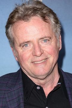 Aidan Quinn interpreta Thomas Gregson