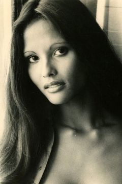 Laura Gemser interpreta Emanuelle
