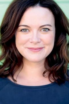 Mary Kate Schellhardt interpreta Nadine