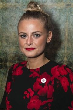 Rachel Caffrey interpreta Female Lawyer