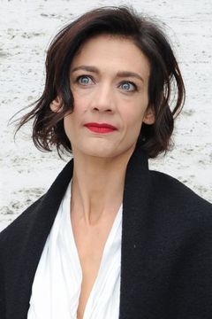 Tania Garribba interpreta Donna Luciana