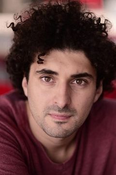 Luca Avagliano interpreta Renato