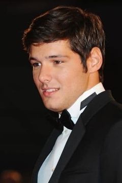 Filippo Scicchitano interpreta Leo