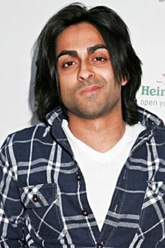 Adi Shankar interpreta John