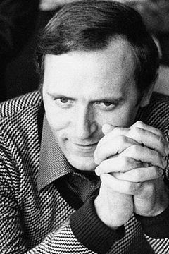Mario Piave interpreta Commissario Valenzi
