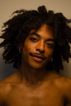 Javon "Ja'Moon" Jones interpreta Dancer