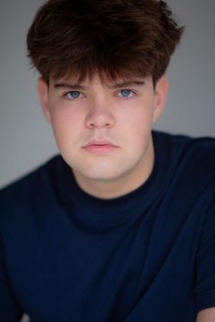 Adam Fraser interpreta American Soldier