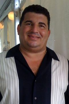 Gaetano LoGiudice interpreta Vitti Crew