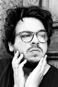 Luís Lobianco interpreta Bartender