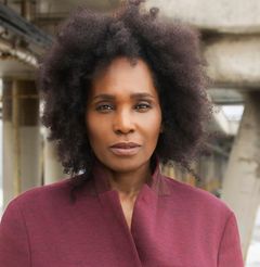 Sardia Robinson interpreta Additional Voices (voice)