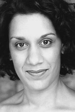 Sharon Gomez interpreta Ensemble Performer