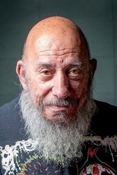 Sid Haig interpreta Dean Magnus