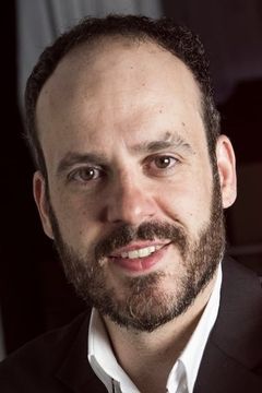 Antonio Romero interpreta Médico