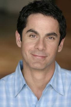 Robert Maschio interpreta Trevor