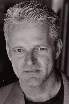 Michael Champion interpreta Helm