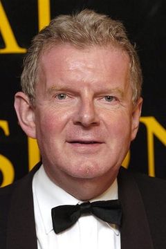 John Motson interpreta Football Commentator (voice)