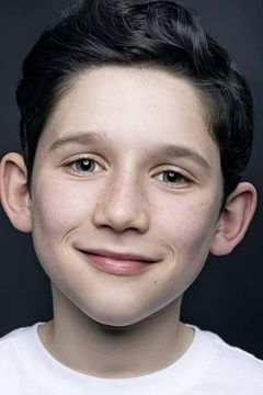 Sebastian Eugene Hansen interpreta Henry