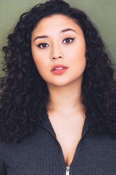 Aury Krebs interpreta Dr. Dana Dang