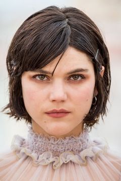 SoKo interpreta Loïe Fuller