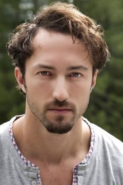 Matthew Smiley interpreta Nico
