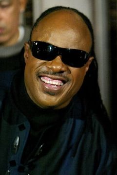 Stevie Wonder interpreta Self (archive footage)