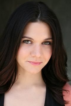 Amy Matysio interpreta Shelly's Girlfriend