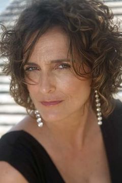 Norma Martínez interpreta Arms Dealer 2