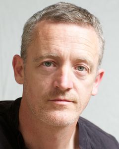 Peter O'Connor interpreta Hotel Guy
