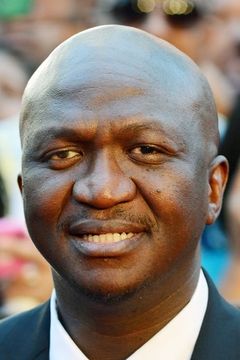 Fana Mokoena interpreta General Bizimungu