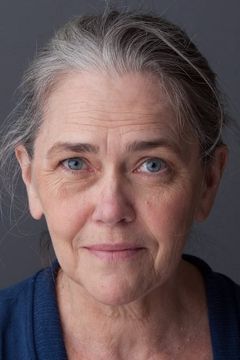 Deborah Strang interpreta Jerry's Mom