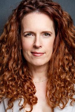 Ursula Whittaker interpreta Attractive Woman