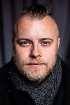 Alexander Holloway interpreta GSC Fighter