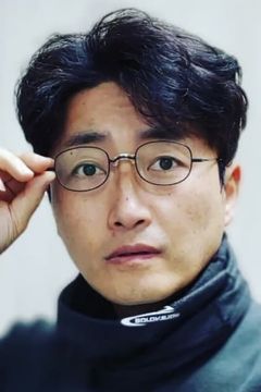 Jeon Se-yong interpreta Control room team leader