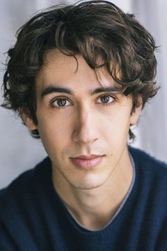 Riley Davis interpreta Deputy Mason Kildea