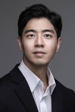 Kim Si-kook interpreta Pursuing Warrior
