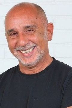 Paride Benassai interpreta Padre di Tanino