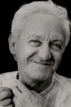 Fiorenzo Fiorentini interpreta Warrant Officer at the depot