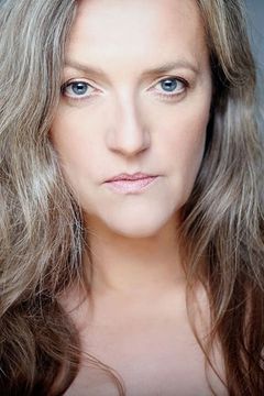Sybille J. Schedwill interpreta Sonja Gollwitzer