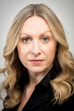 Gillian McCarthy interpreta Timid Woman