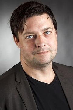 Andreas Rothlin-Svensson interpreta Bertil Strand