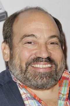 Danny Woodburn interpreta Glen Ross