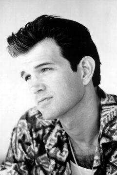 Chris Isaak interpreta'The Clown'