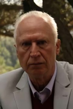 Alkis Kritikos interpreta Santos