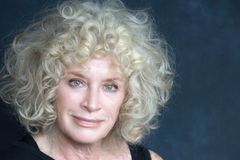 Cissy Wellman interpreta Josey's Wife