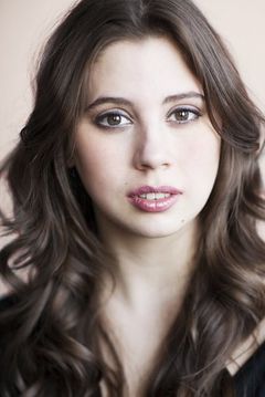 Skye Bennett interpreta Young Martha