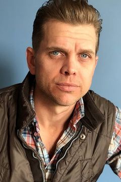 Brian F. Durkin interpreta Club Douche