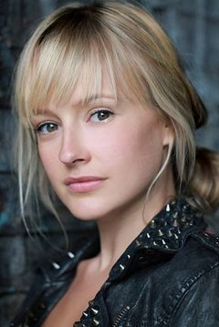 Nathalie Buscombe interpreta Serena