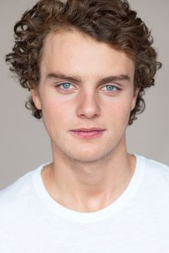 Cameron Scott Roberts interpreta High Schooler #1