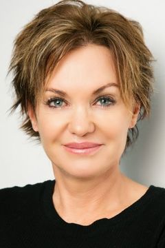 Louise Wallace interpreta Jessica's Mom