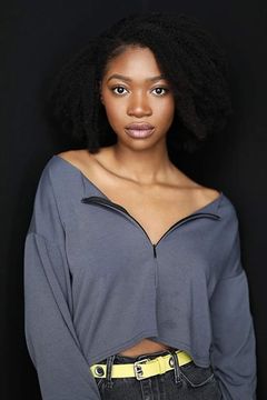 Kelcey Mawema interpreta Nina
